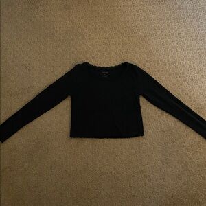 Junior’s Black Long Sleeve Top